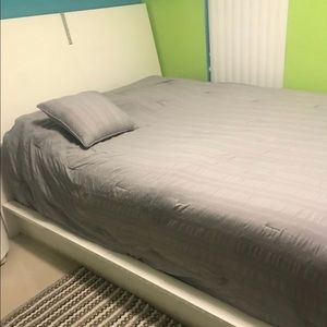 $320 ( Bedroom Set )